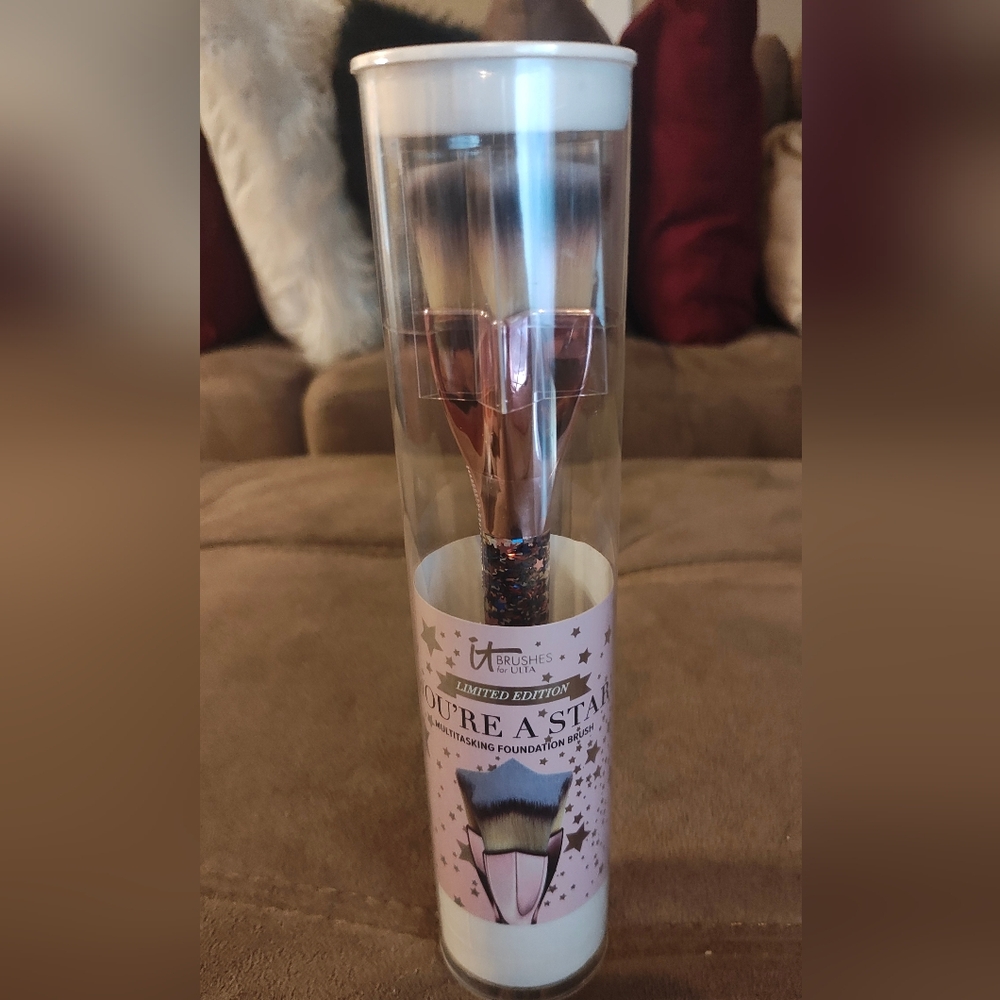 IT Cosmetics Limited Edition Star Brush